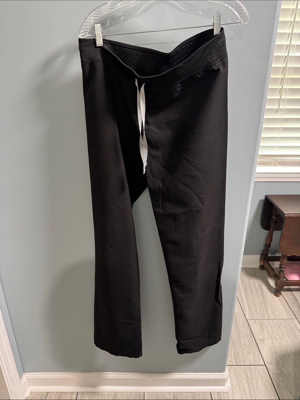 Black Figs Livingston scrub pants M Tall